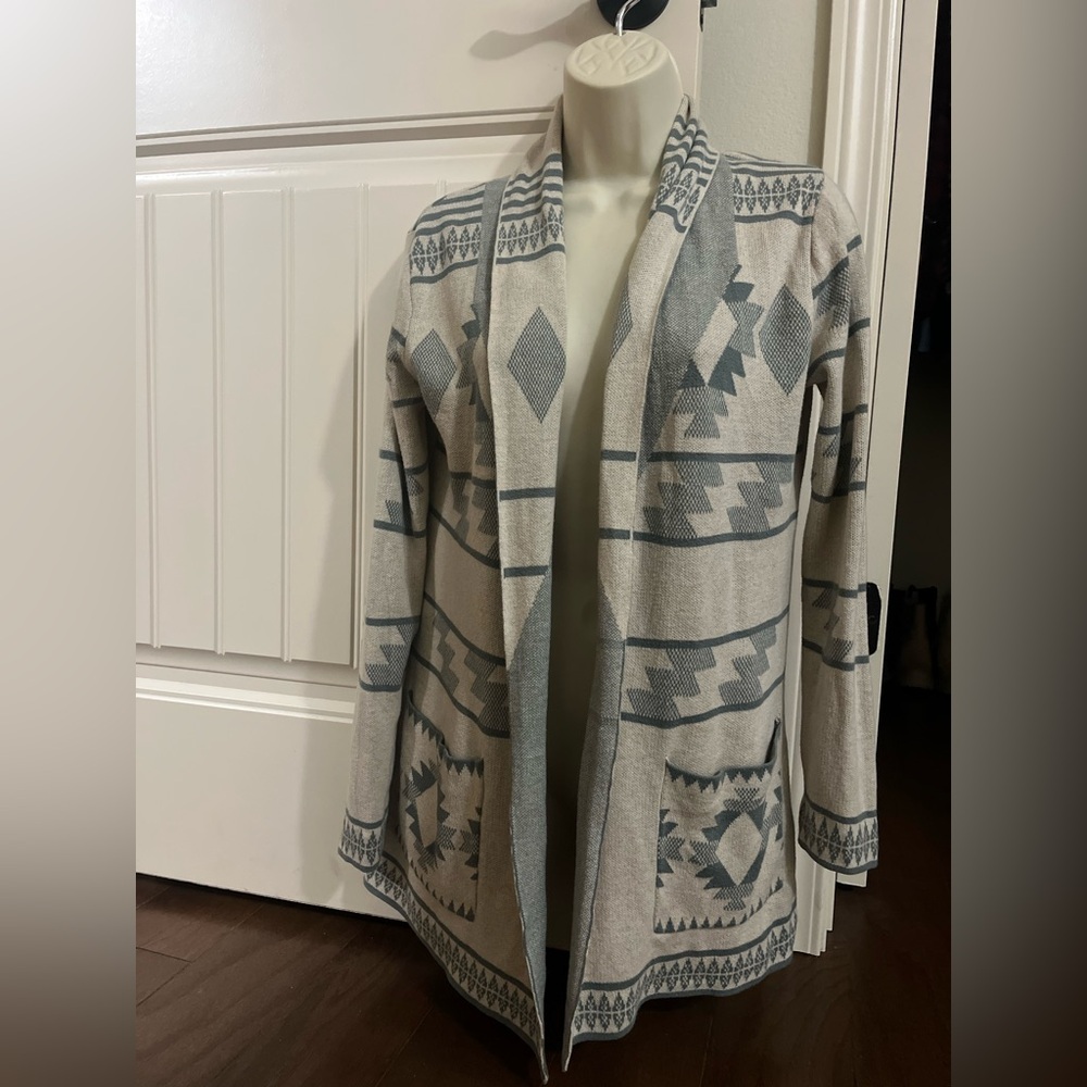 Jessica Simpson Geometric Patterned Cardigan